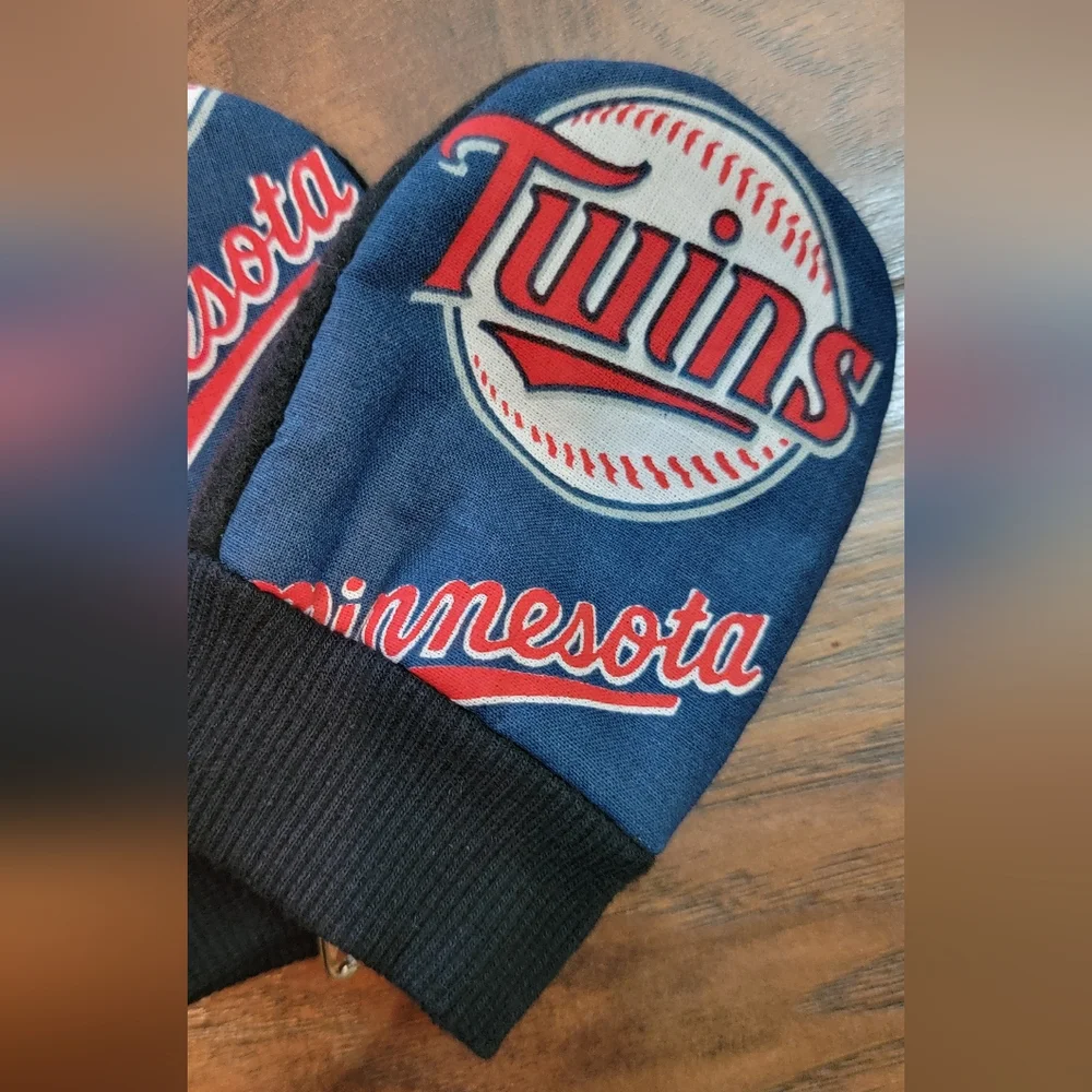 Minnesota Twins MLB Baseball Baby Fleece Fabric Mittens